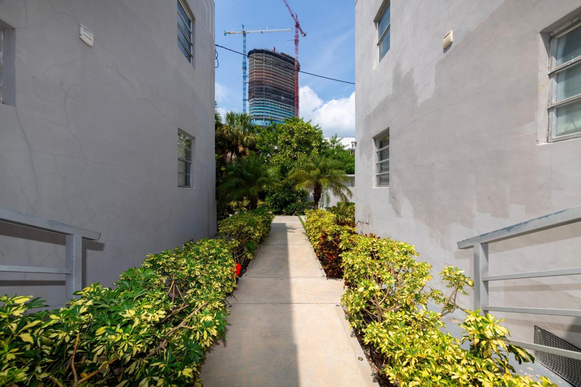 Sunny Days Apartments マイアミビーチ エクステリア 写真