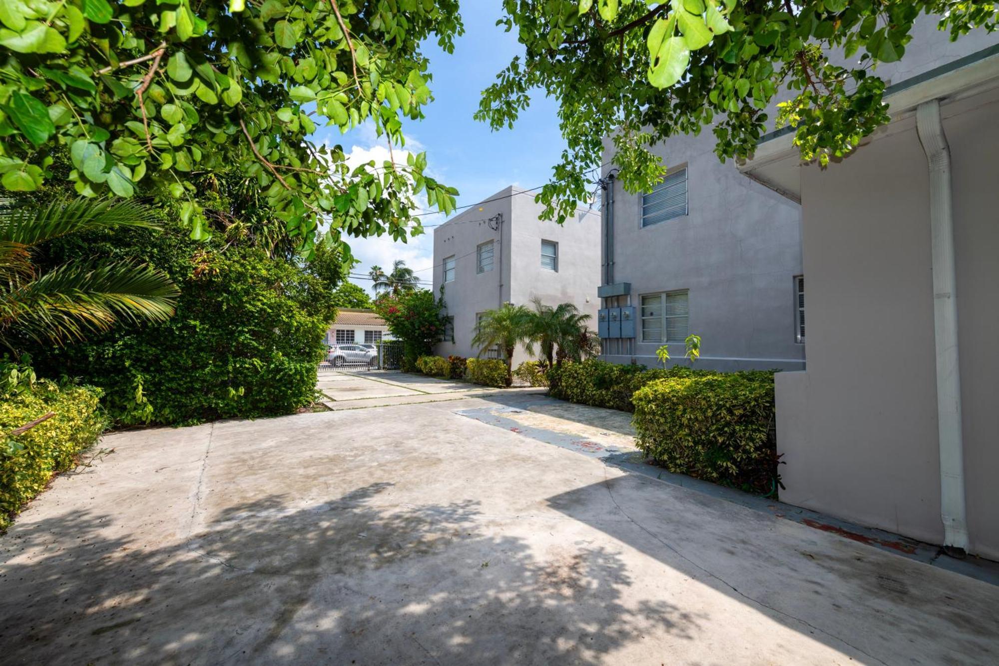 Sunny Days Apartments マイアミビーチ エクステリア 写真